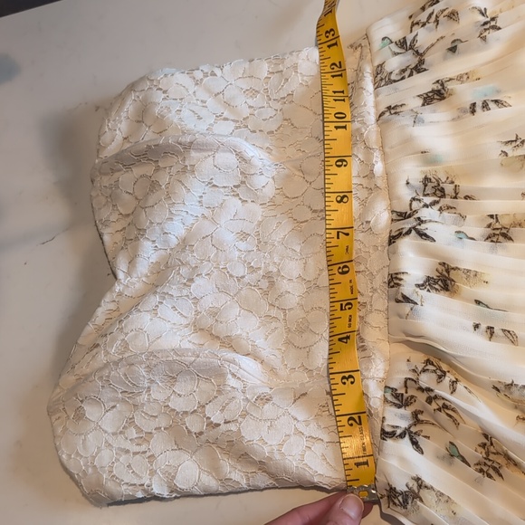 Dynamite Floral Dress - Picture 7 of 8